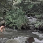 Javier BARDEM nu dans le film Dancer Upstairs