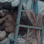 Brian Buley nu dans la série El Marginal