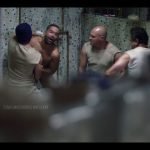 Ignacio Serricchio nu dans la série Le Détenu