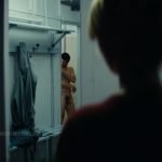 Jérémie ELKAÏM nu dans le film Irréprochable