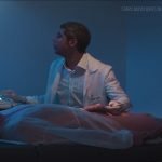 Julio MACHADO nu dans le film Divino Amo