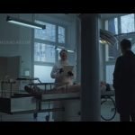 Mikołaj Kubacki nu dans le film 1983