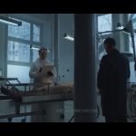 Mikołaj Kubacki nu dans le film 1983