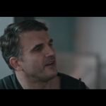 Sébastian Barrio nu dans la série Nu
