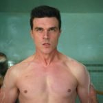 Finn Wittrock nu dans la série Ratched