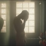 William Lebghil nu dans le film Ami-ami