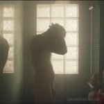 William Lebghil nu dans le film Ami-ami