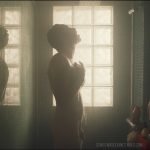 William Lebghil nu dans le film Ami-ami