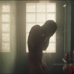 William Lebghil nu dans le film Ami-ami