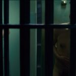 Keanu Reeves nu dans le film Braquage à New York