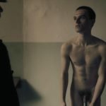 Tom GRONAU nu dans le film The German Lesson