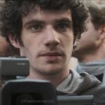 Félix Moati nu dans le film Télé gaucho